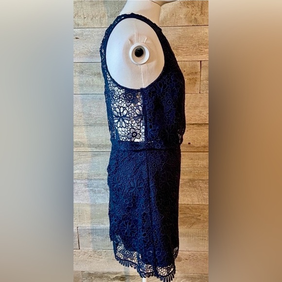 HOLLISTER Navy Lace Top and Skirt Set - Picture 3 of 9